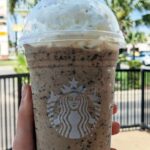 Starbucks Chocolate Java Mint Frappuccino review - holding