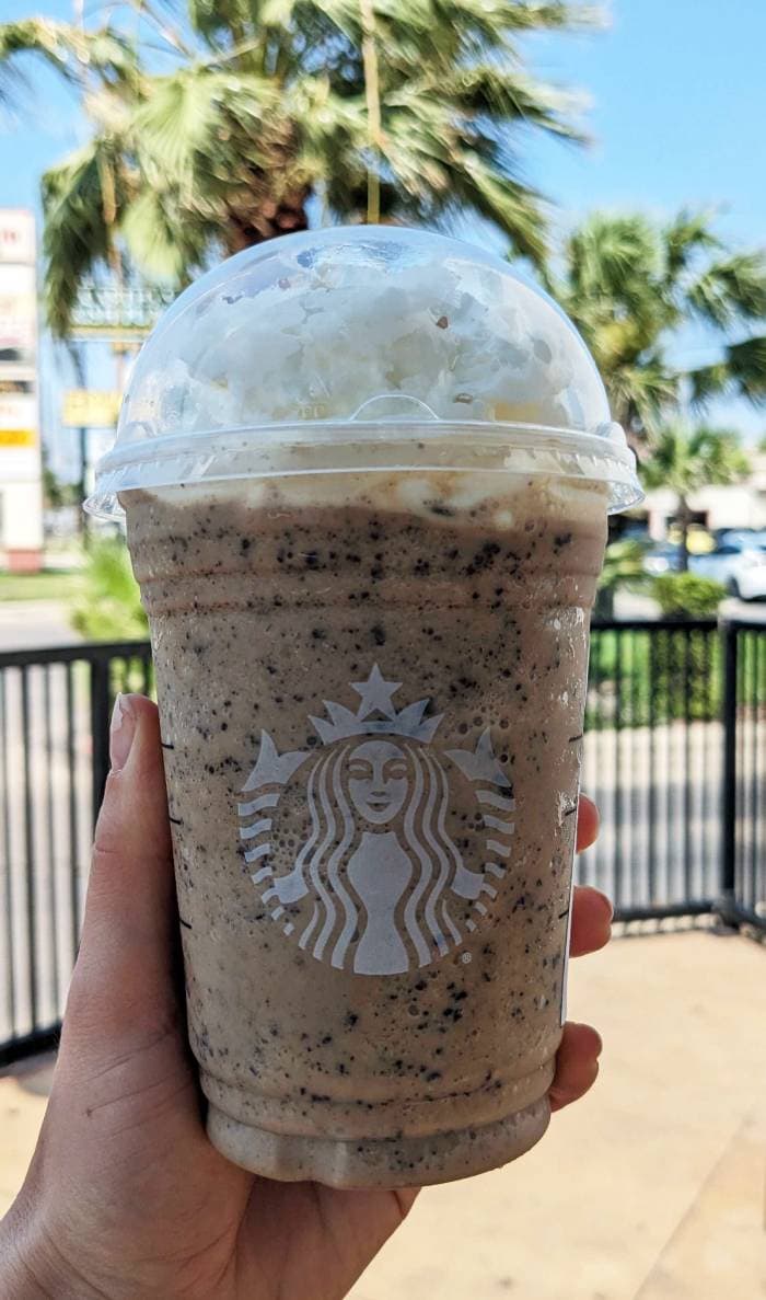 Starbucks Chocolate Java Mint Frappuccino review - holding