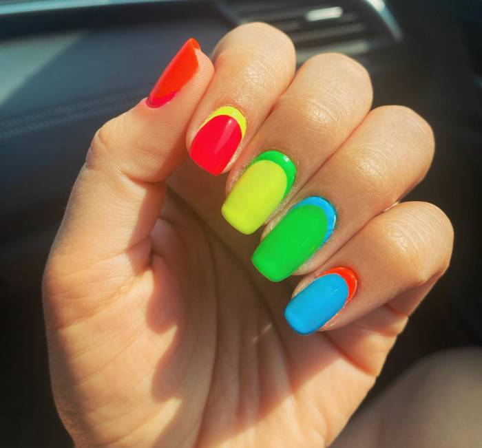 July Nail Design Ideas - Neon reverse French Tips