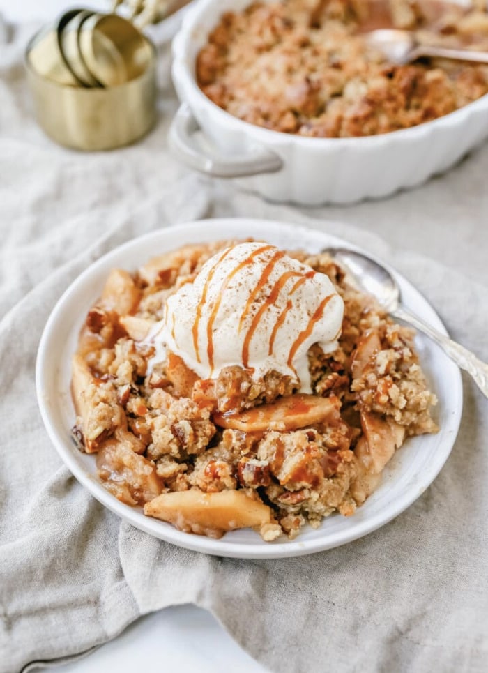 easy apple desserts - apple crumble