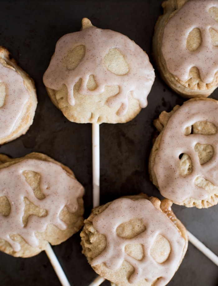 easy apple desserts - Snow White Poison Apple Pie Pops