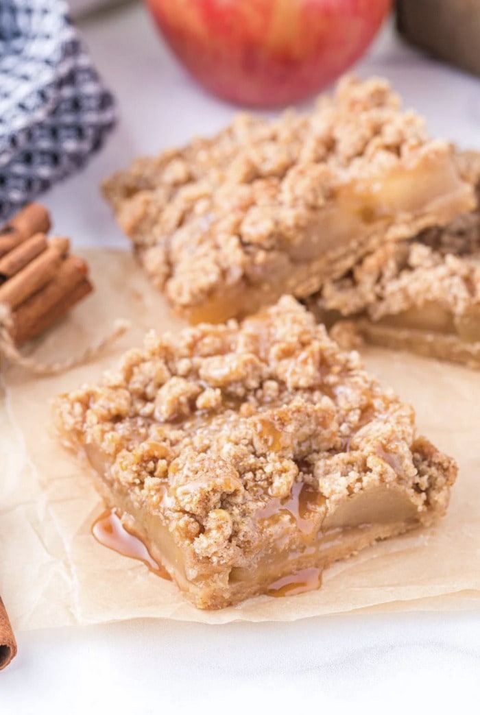 easy apple desserts - Caramel Apple Bars