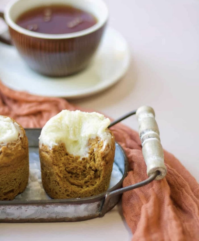 easy pumpkin desserts - Copycat Starbucks Pumpkin Cream Cheese Muffins With Cake Mix