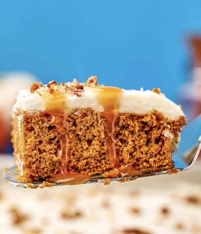 easy pumpkin desserts - Pumpkin Poke Cake