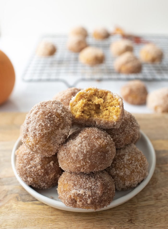 Easy pumpkin desserts - pumpkin donut holes