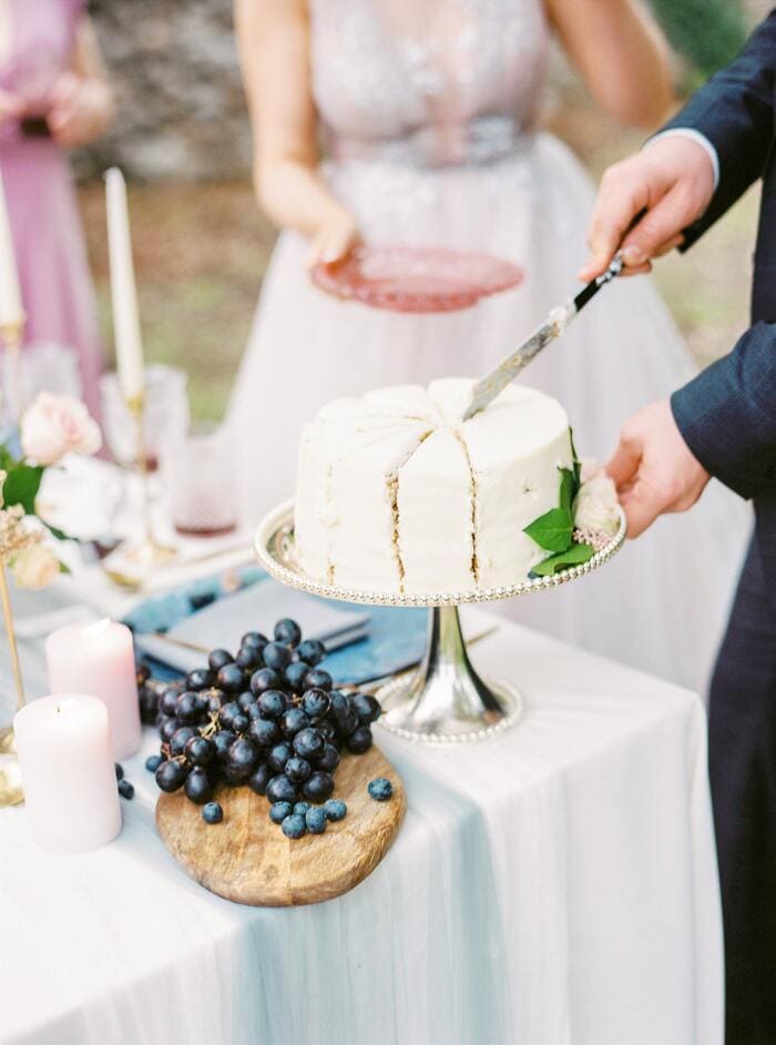 cake serving guide - wedding cake