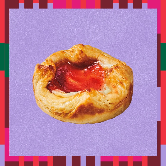 Starbucks Holiday Menu 2023 - sugar plum cheese danish