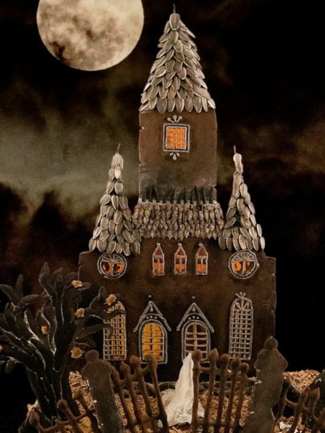 17 Incredible Halloween Gingerbread Houses