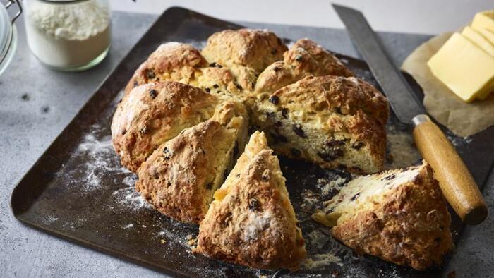 Nadiya Hussain Recipes - Spotted Dick Bread