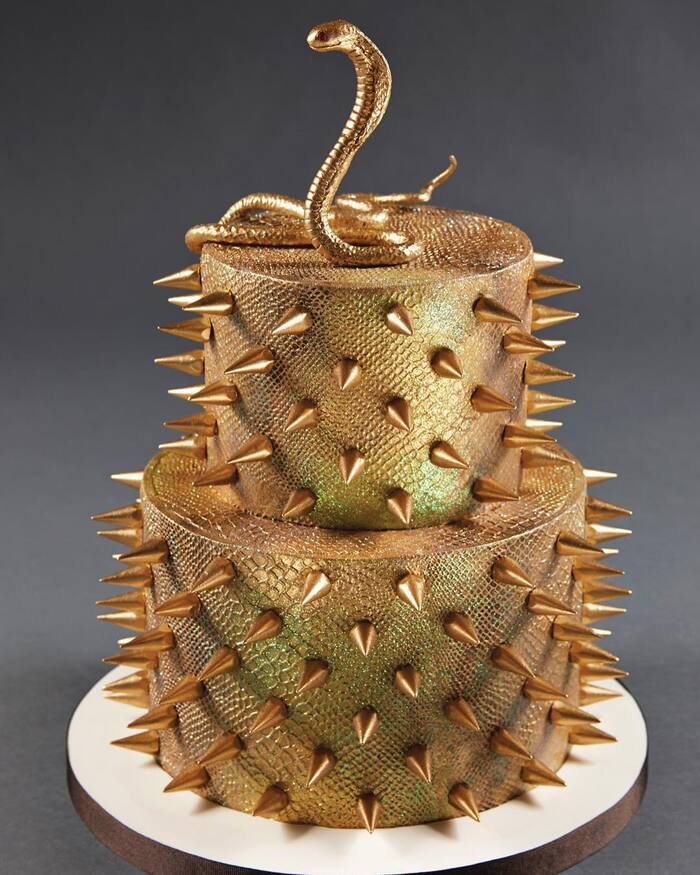 Snake Cakes - Studded Snake Cake