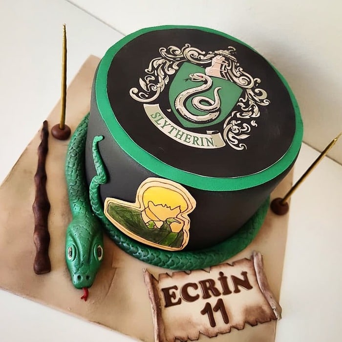 Snake Cakes - Slytherin Snake Cake