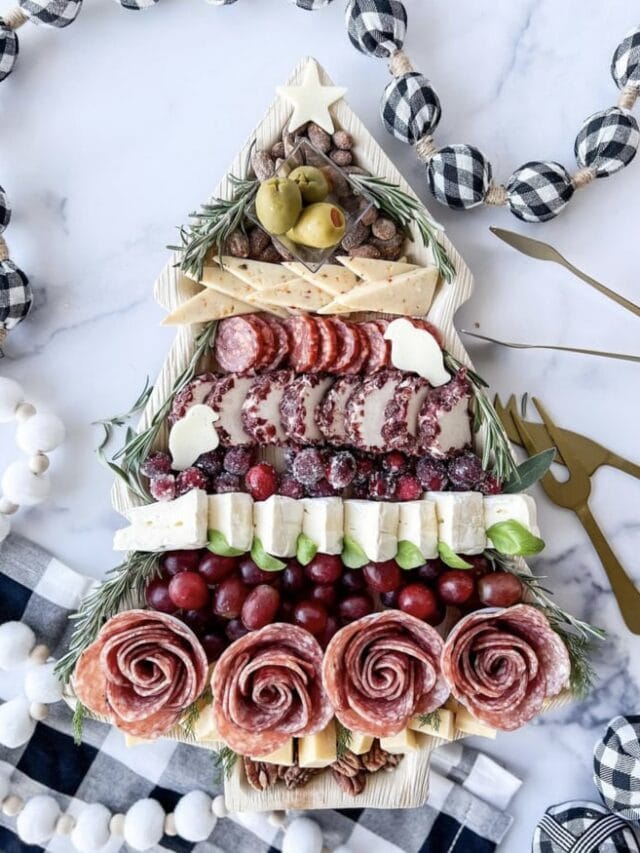 35 Christmas Charcuterie Boards To Bribe Santa With