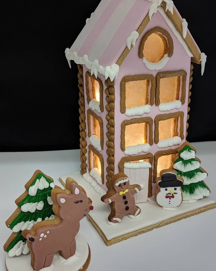 Gingerbread House Ideas - lit up