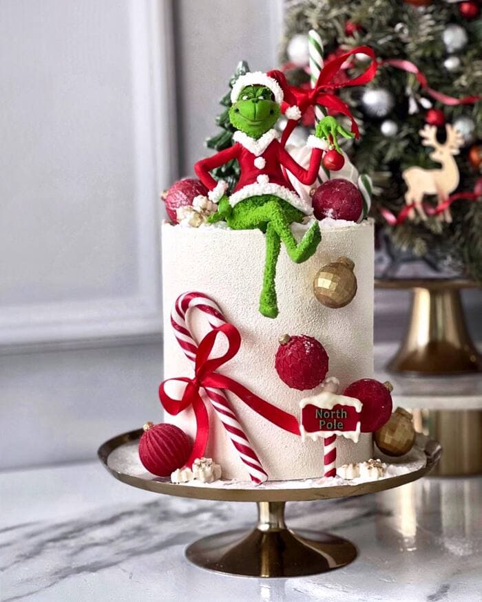 Merry Grinchmas  Mini christmas cakes, Grinch cake, Christmas cake