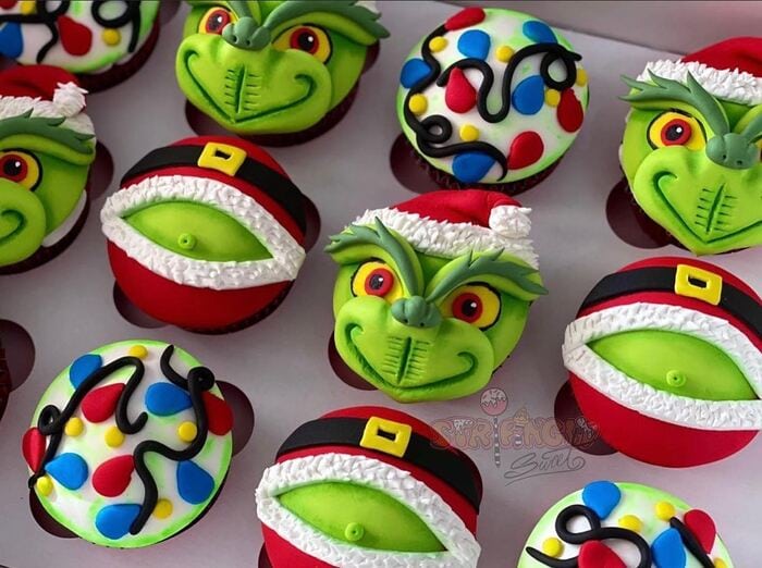 Grinch Cake Ideas - Cheeky Grinch Cupcakes