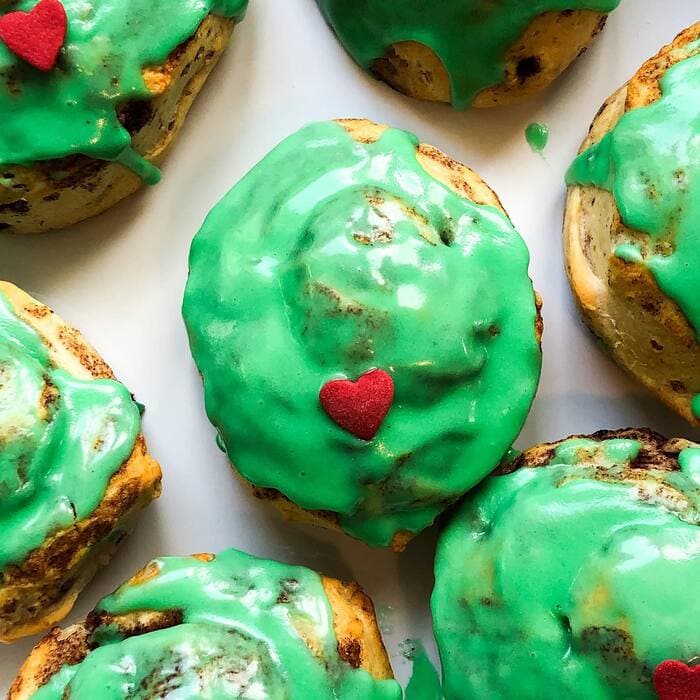 Grinch Food Ideas - Grinch Cinnamon Rolls