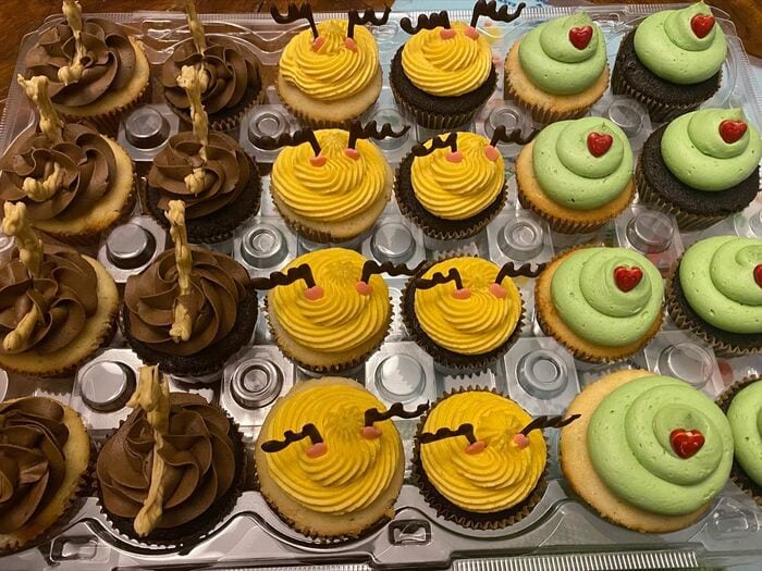 Grinch Cupcakes - Cast of Characters Grinch Cupcakes