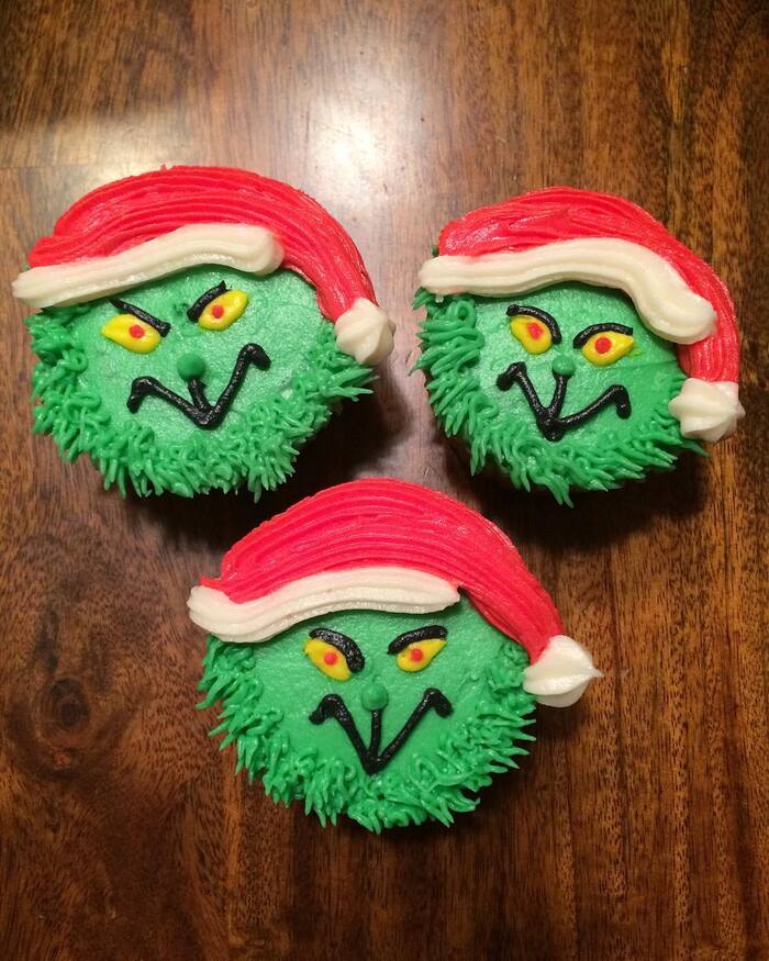 Grinch Cupcakes - Grouchy Grinch Cupcakes
