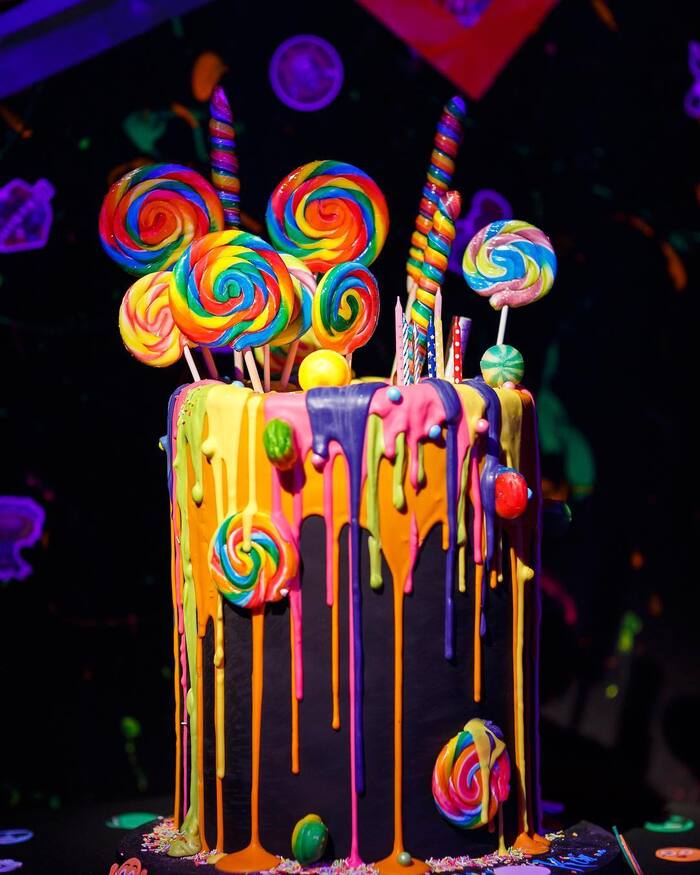 Willy Wonka Dessert Ideas - Willy Wonka Drizzle Cake