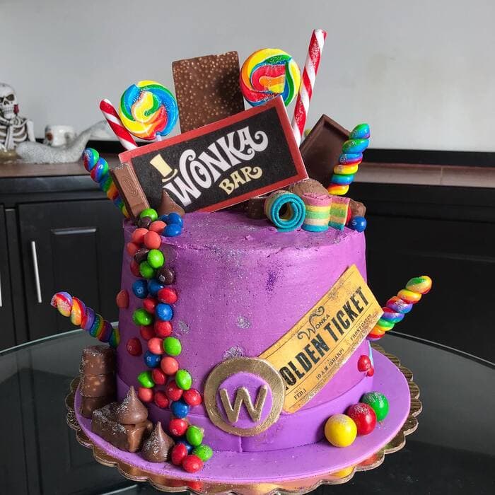 Willy Wonka Dessert Ideas - Willy Wonka Top Hat Cake