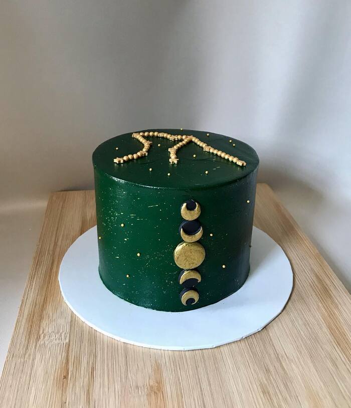 Aquarius Cakes - Golden Details Aquarius Cake