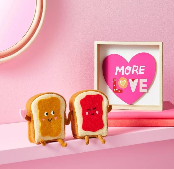 Valentine's Day Decor Ideas - Valentine’s Soft Duo Figure PB&J