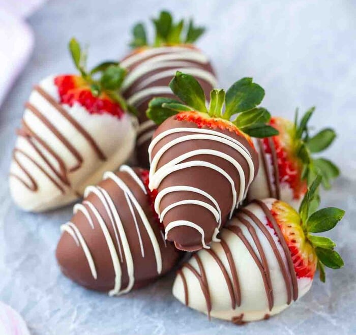 Valentine's Day Treats - Classic Chocolate-Covered Strawberries