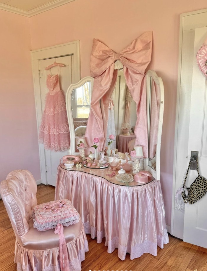 Valentine's Day Room Decor Inspo - pink bows