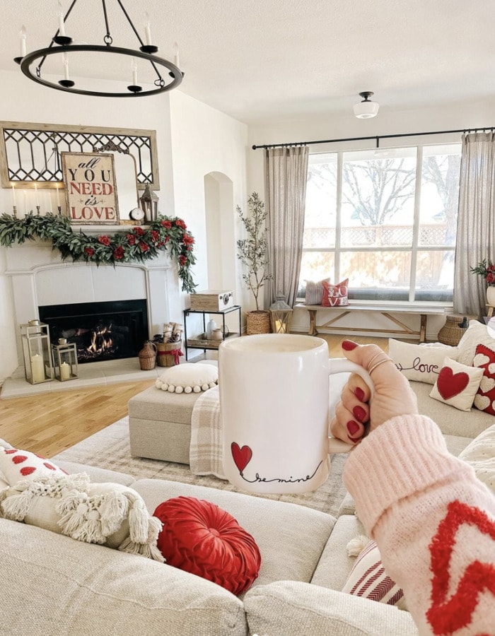 Valentine's Day Room Decor Inspo - lowkey red