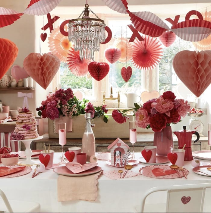Valentine's Day Room Decor Inspo - table