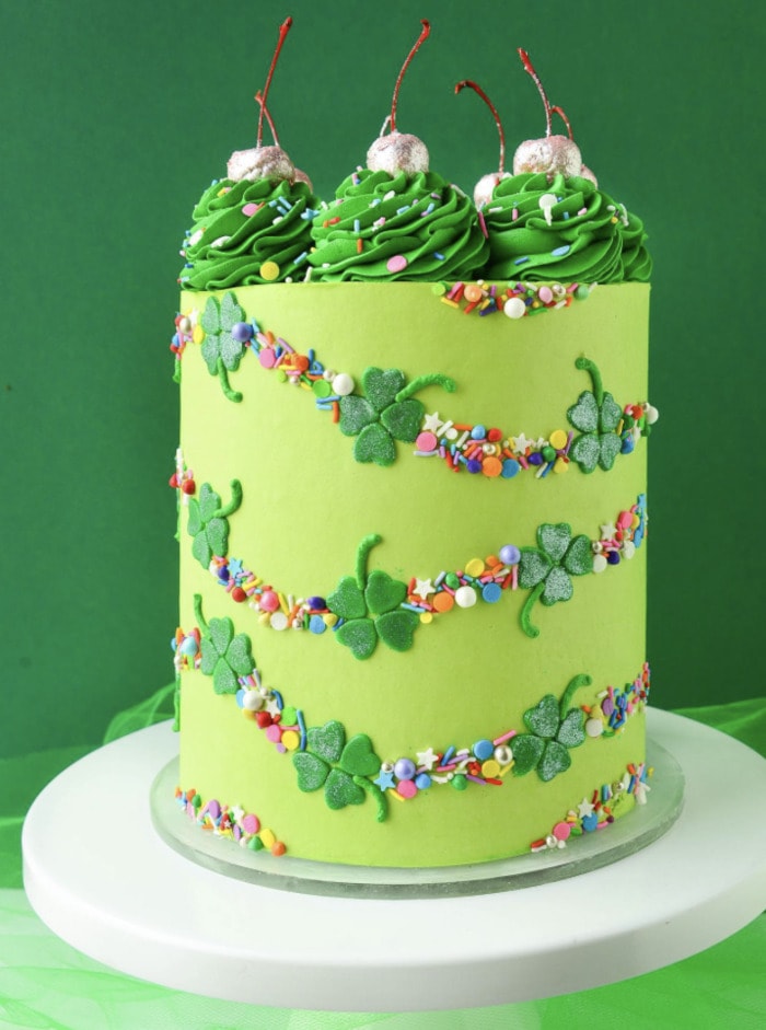 cakes for st patricks day - Clover Chain Cake