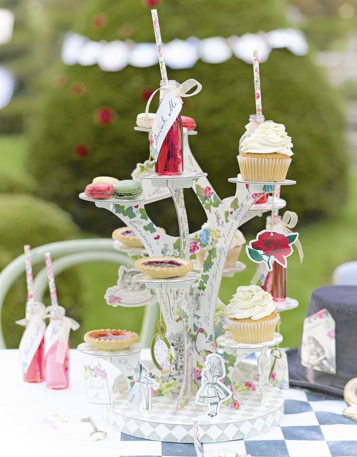 the best Alice in Wonderland Party Decorations - tired table centerpiece