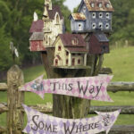 the best Alice in Wonderland Party Decorations - arrow signs