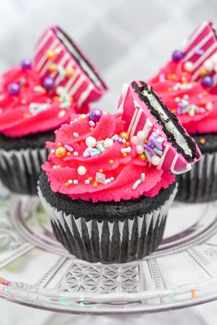 Valentine's Cupcakes - Dark Chocolate Cupcakes with Cute Pink Dipped Oreos